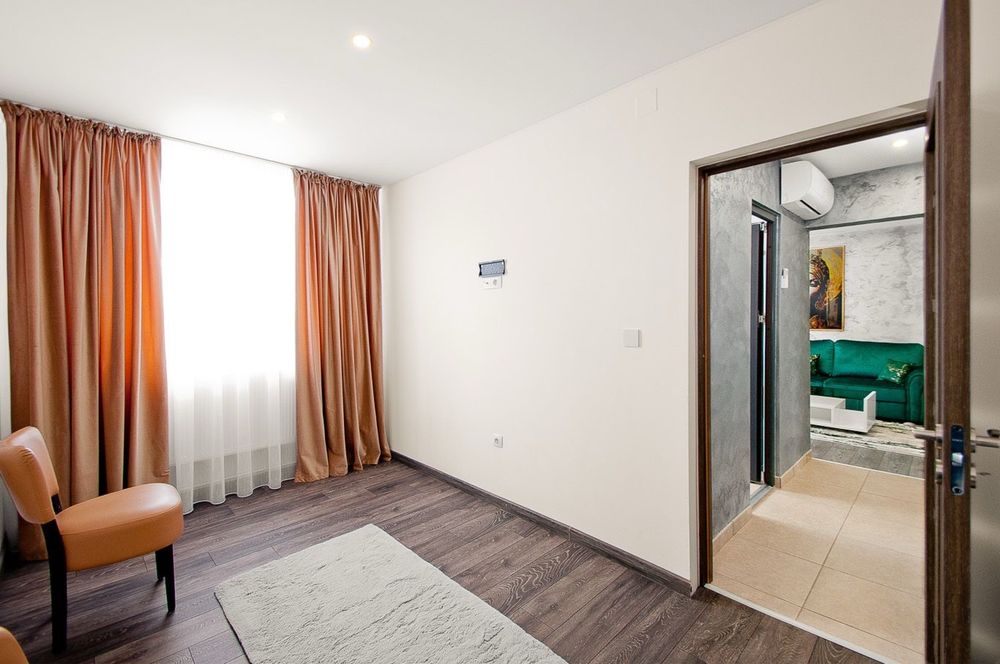 Vand apartament 3 camere