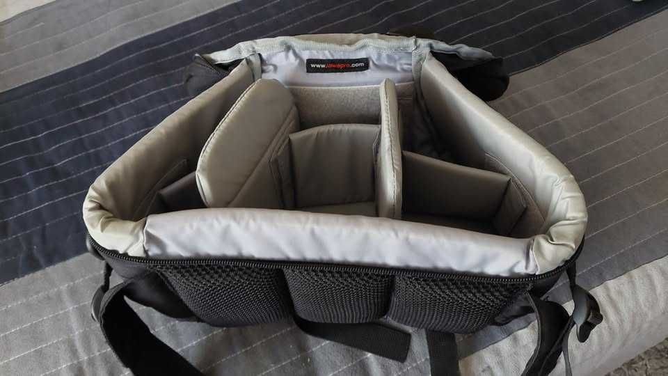 Borseta/geanta LOWEPRO pt camera foto si obiective