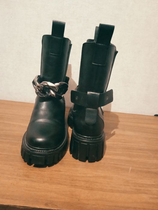 Продам зимние сапоги Челси