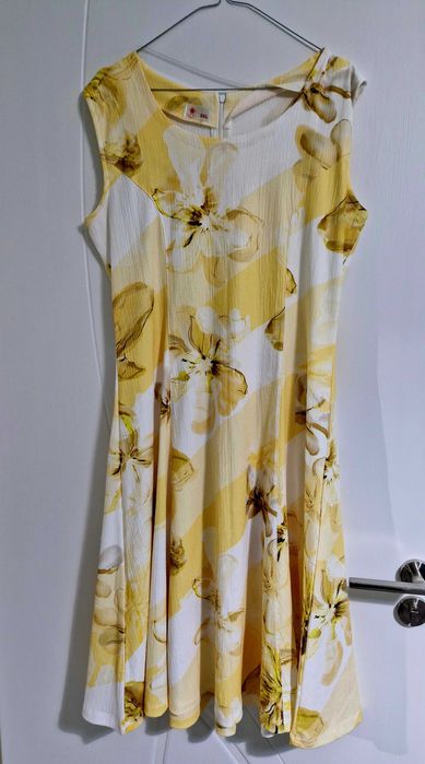 Елегантни рокли големи размери