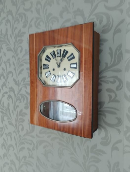 Часы Янтарь с боем.