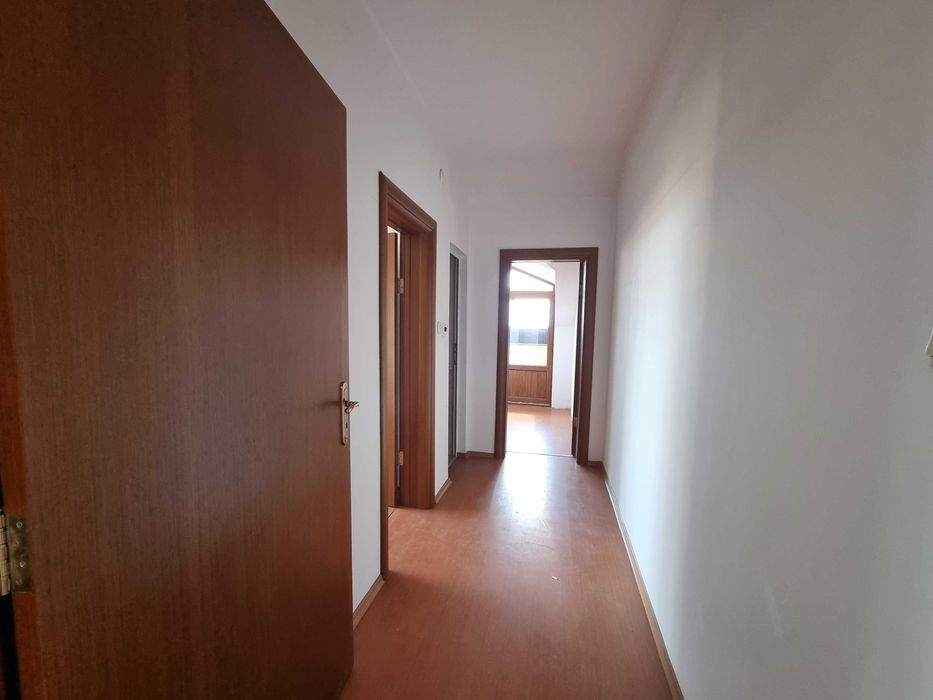 Тристаен апартамент без такса поддръжка до лифта в гр. Банско