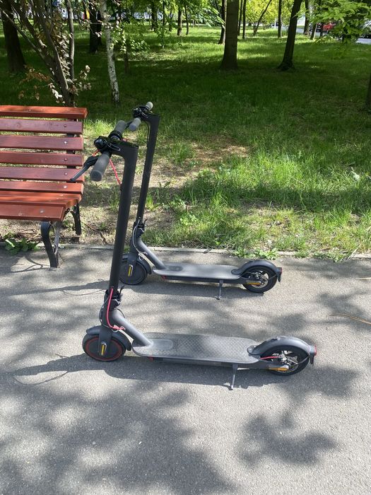 vand 2 trotinete Xiaomi (20km/h si 25km/h)
