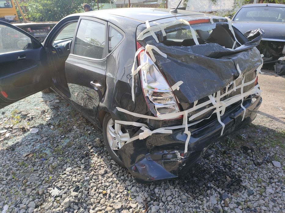 Продавам на части Хюндай I30 1.6 16V бензин ръчни скорости 2010г