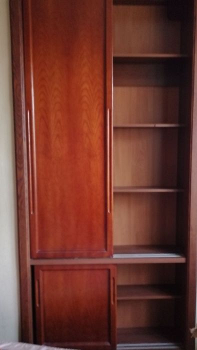 Встроенный шкаф-купе. Из натурального дерева.