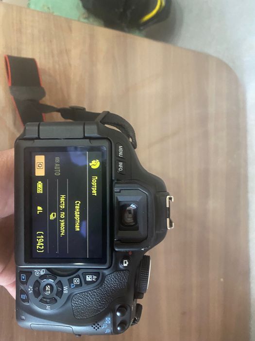 Цифровой фотоаппарат Canon EOS 600D