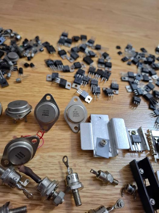 Tranzistori de putere capsulă mică sau mare diferite valori