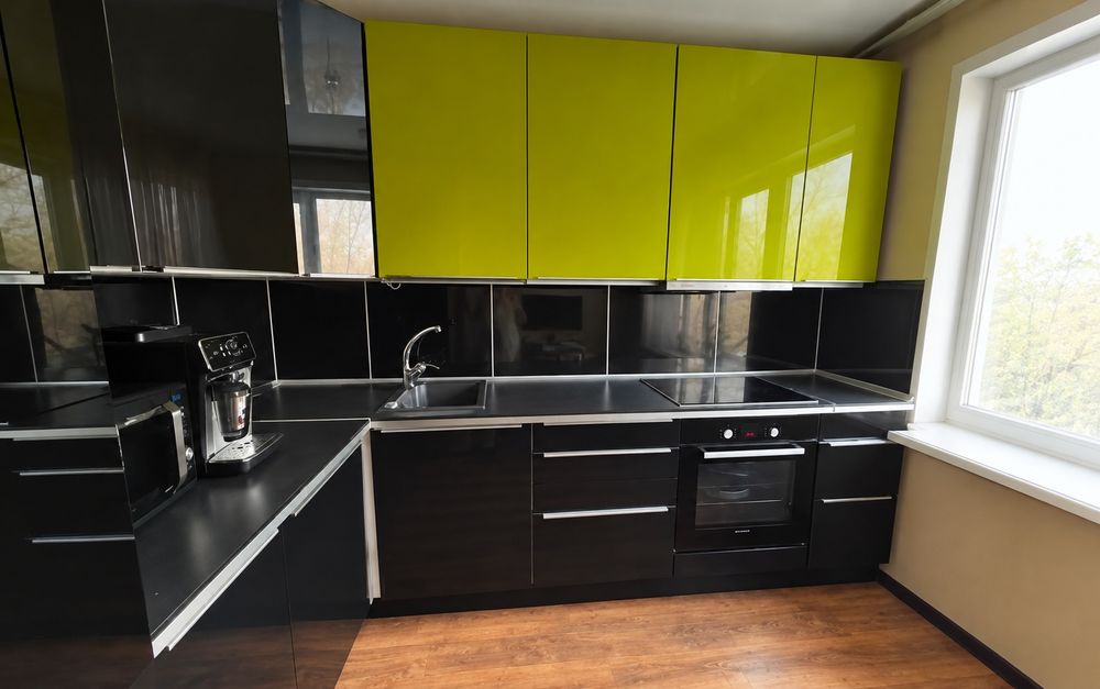 Кухонный гарнитур IKEA вместе с техникой Bosh панель, духовка