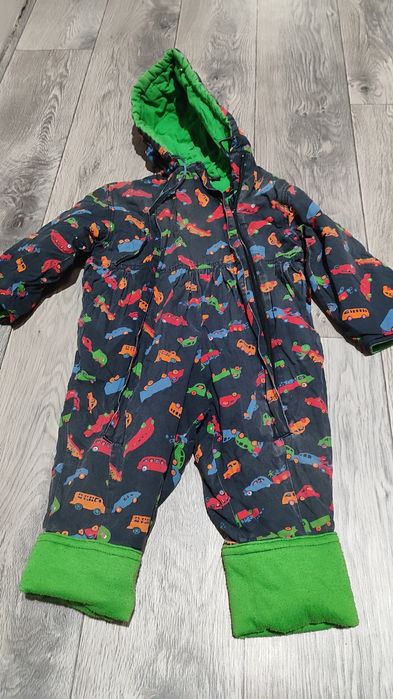 Продам 2 костюмчика на весну 74 размера