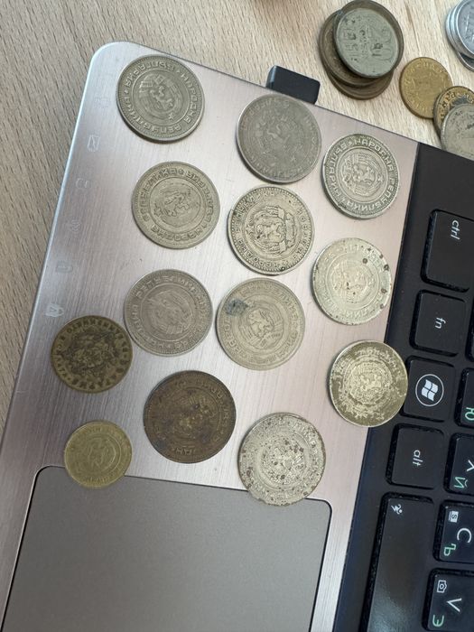 Лот от много монети