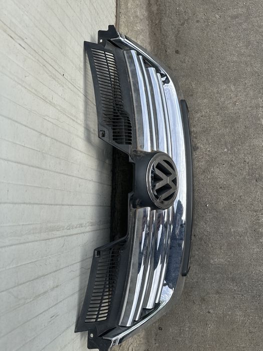 Grila centrala bara fata VW Golf 5 Jetta 1K5853651 fara defect