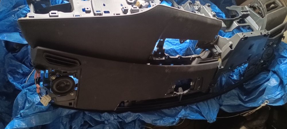 Lexus ux табло и врати