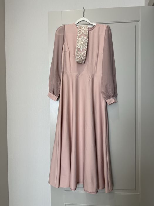 Продаю платье размер С