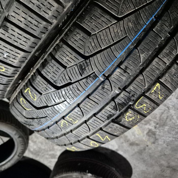 235 45 20 Pirelli m+s