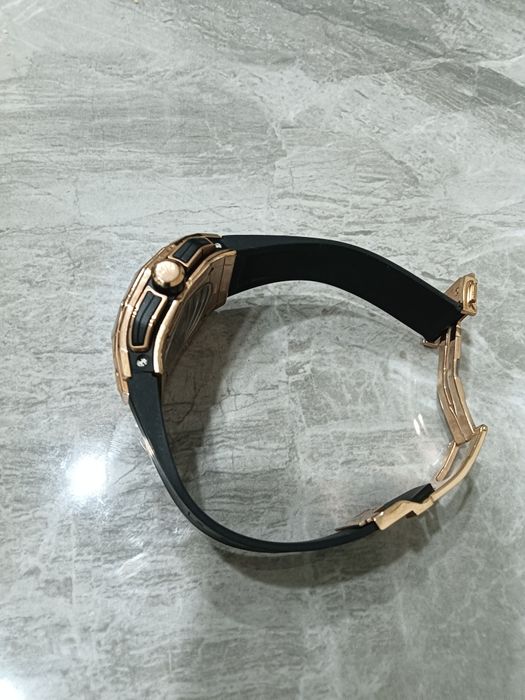 Продам часы HUBLOT