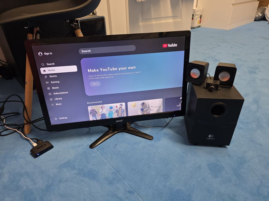 Monitor cu smart box si boxe