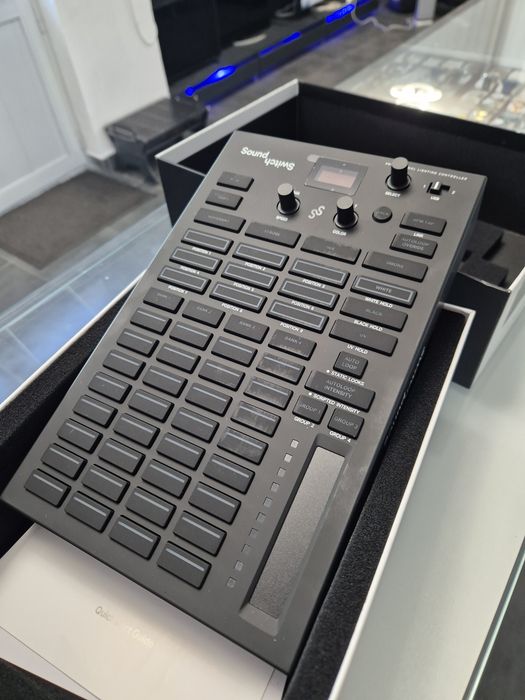 Controler de lumini profesional SoundSwitch - NOU