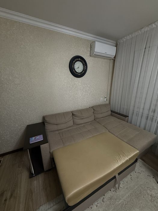 Диван продается срочно.