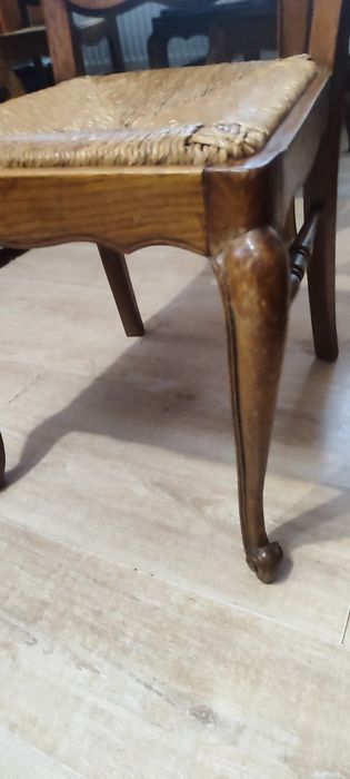 Дървена маса с 6 броя столове