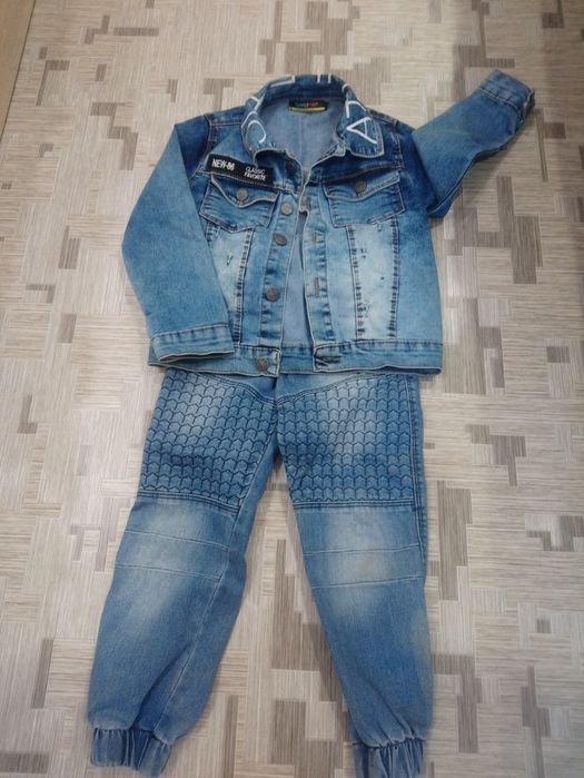Продам детский джинсовый костюм