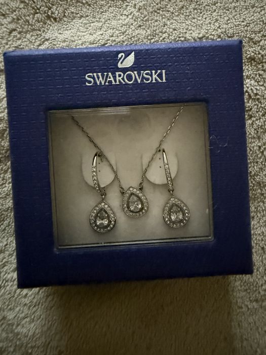 Set Swarovski Attract Light Pear Ohrringe