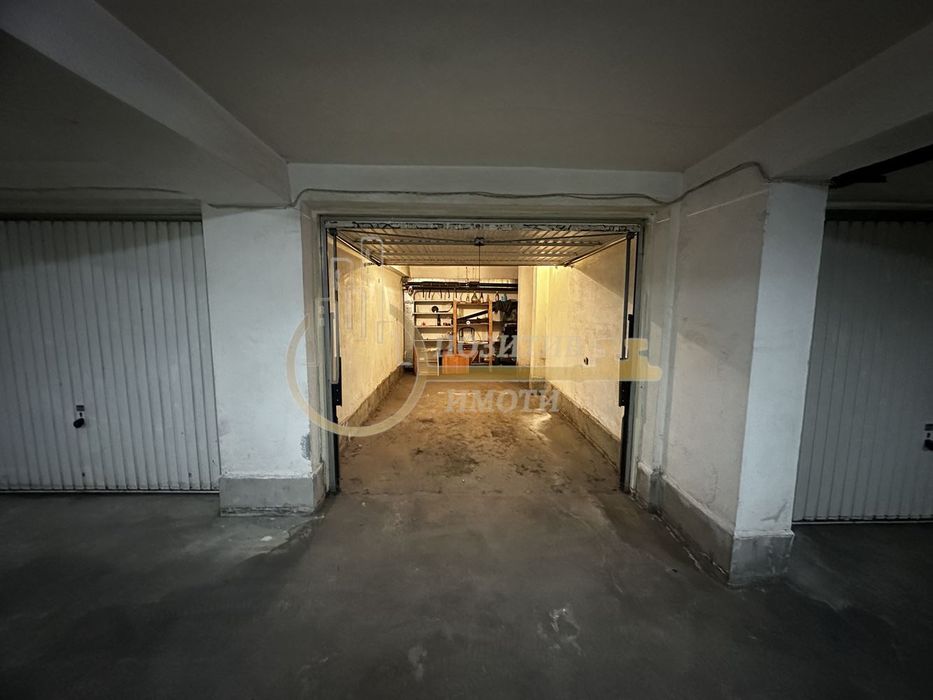 Дава се под наем Гараж / Паркомясто в София, Център - 18 кв.м за 153 € - Снимка #1