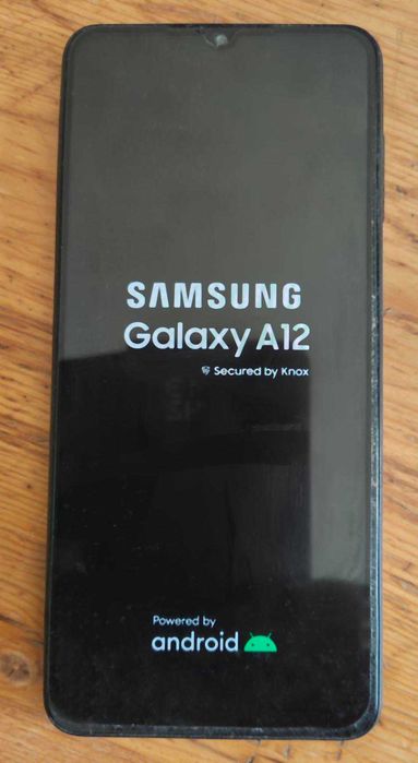 Продавам Samsung Galaxy A12 + протектор и черен кожен калъф