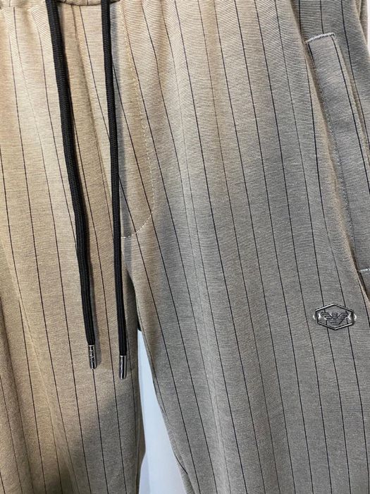 Trening Armani – Cappuccino Premium, Eleganță și Confort