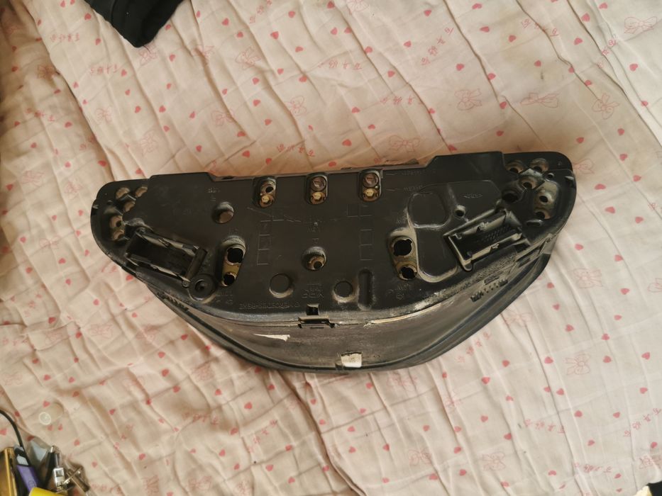 Запчастей на машине машину мерседес