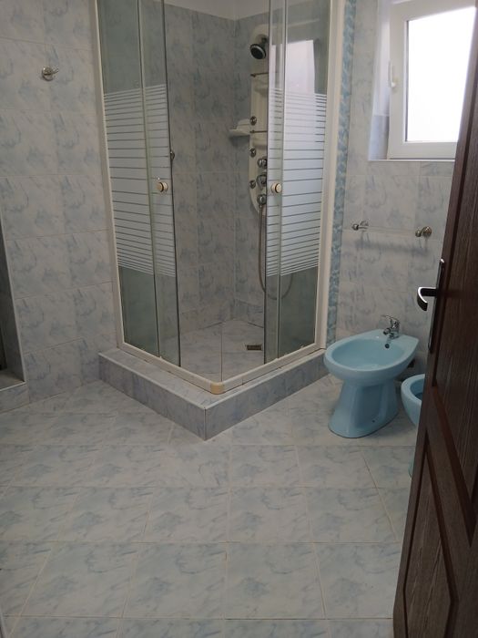 De închiriat.Casa cu etaj Sanpetru,3 camere.