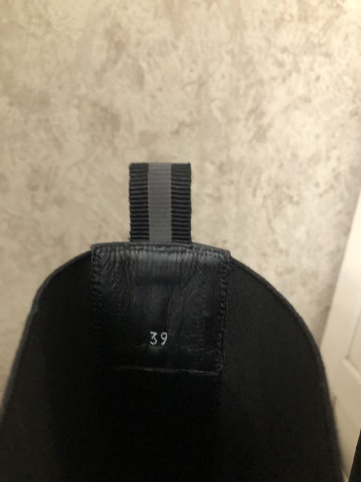 Продам MONCLER челси