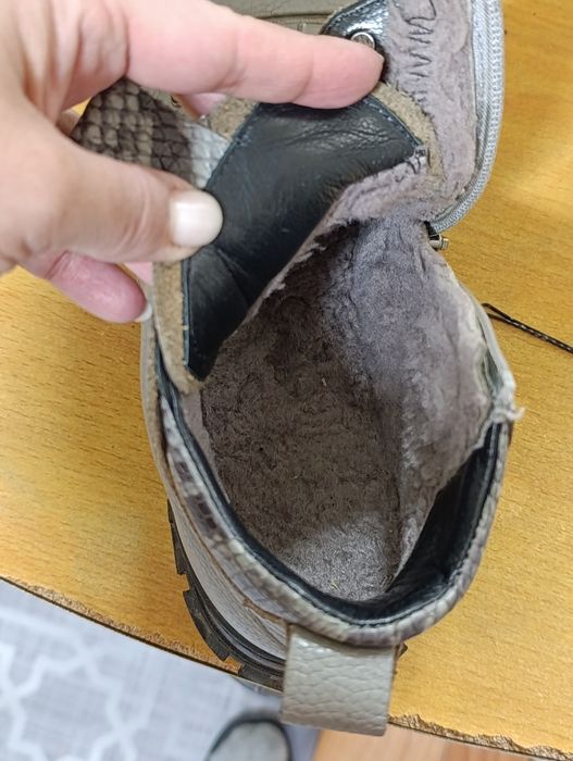 Продам ботинки 38 размера