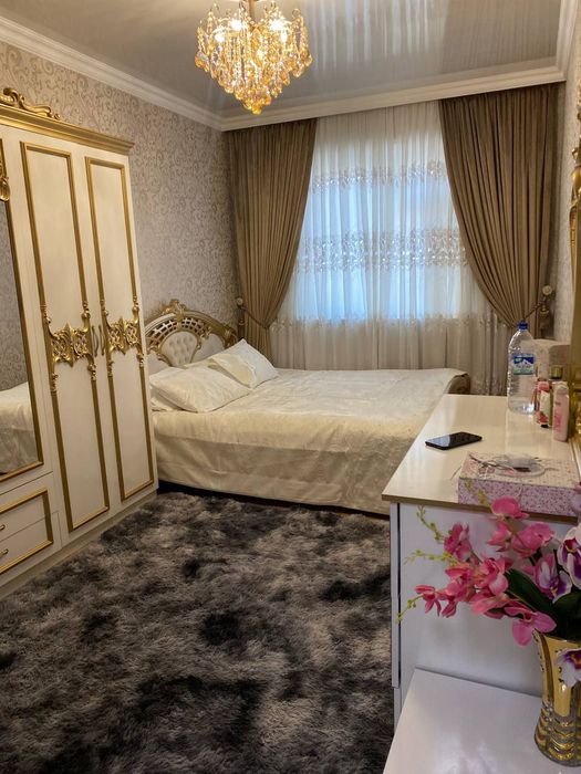 2 xonali kvartira sotiladi