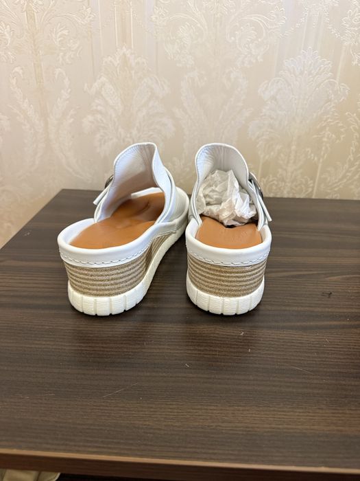 Женские шлепанцы