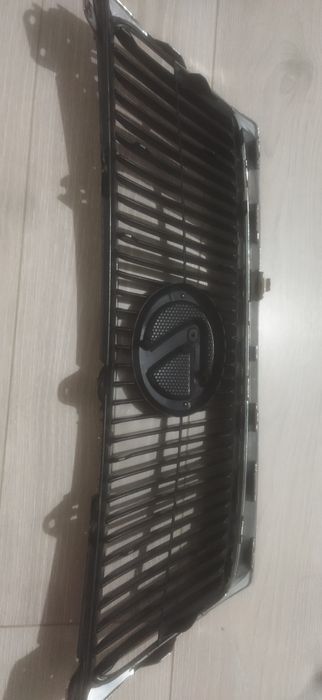 Решетка радиатора Лексус is250, 2007