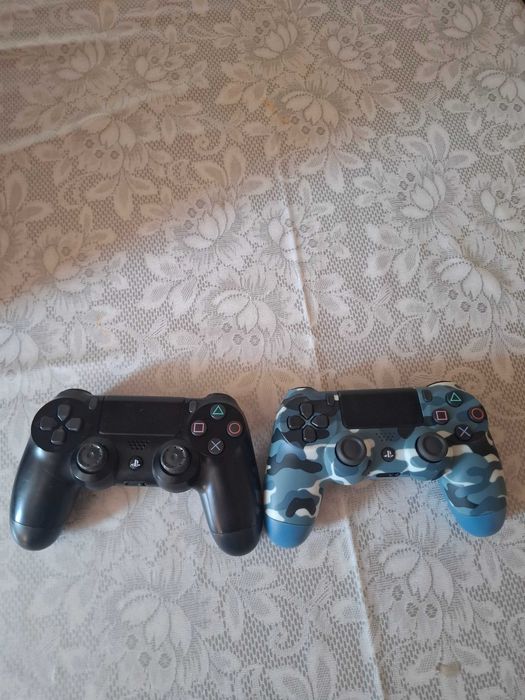 Продавам Playstation 4 Pro + 7 игри + 2 контролера