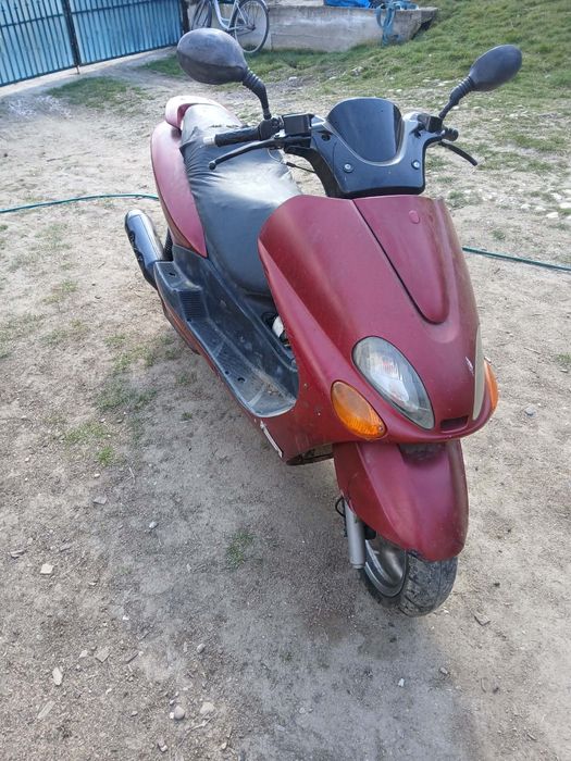 Dezmembrez Yamaha majesty 125cc