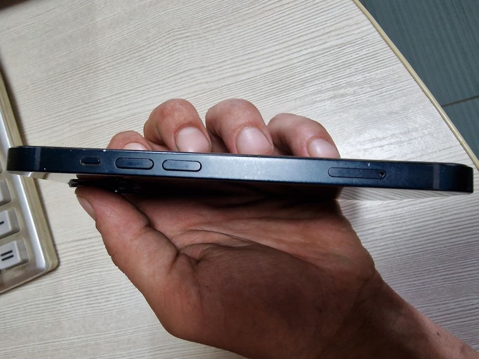 Продам Iphone î4