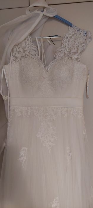 Rochie mireasa marimea 36-38 costum ginere marime 48