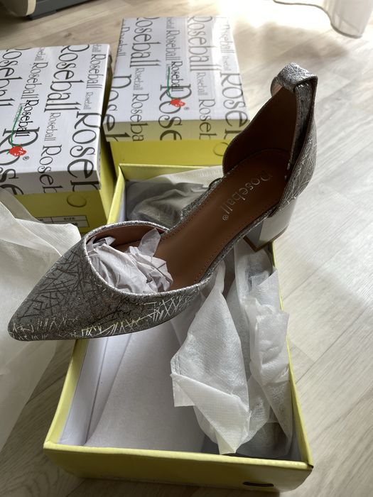 Новые босоножи для девочки