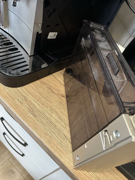 De’Longhi Magnifica EVO – stare perfectă – cu adaptor inclus