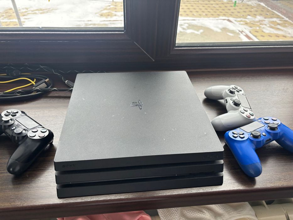 Продам Sony PlayStation 4 про на 1 терабайт