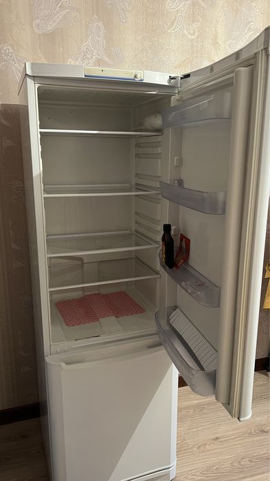 Холодильник Indesit