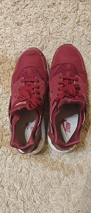 Nike huarache red