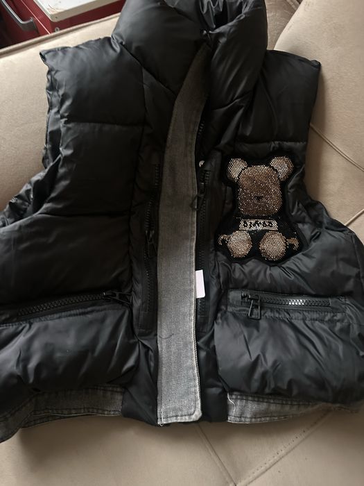 Елек с декорации от камъни