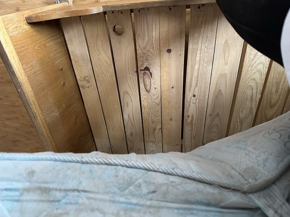 Pat cu tot cu saltea se vinde(usor negociabil)