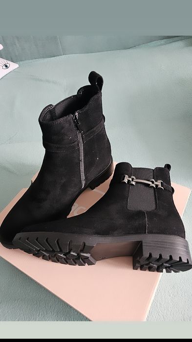 Vând ghete damă mărimea 37!!