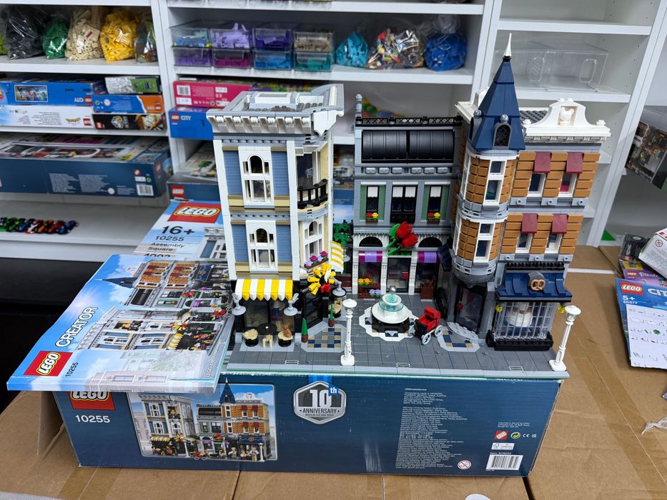 Lego brick bank, cladiri modulare