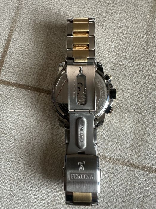 Часовник Festina