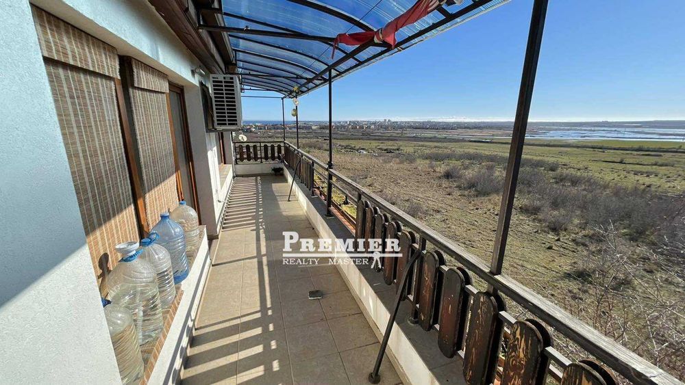 Предлагаме за продажба  тристаен апартамент в района на Чолакова чешма